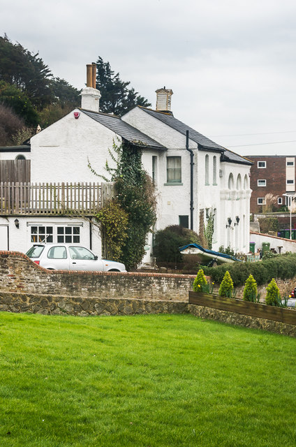 the-coaching-house-ian-capper-cc-by-sa-2-0-geograph-britain-and