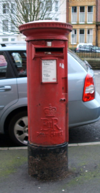 Elizabeth II postbox, St Nicholas Cliff, Scarborough