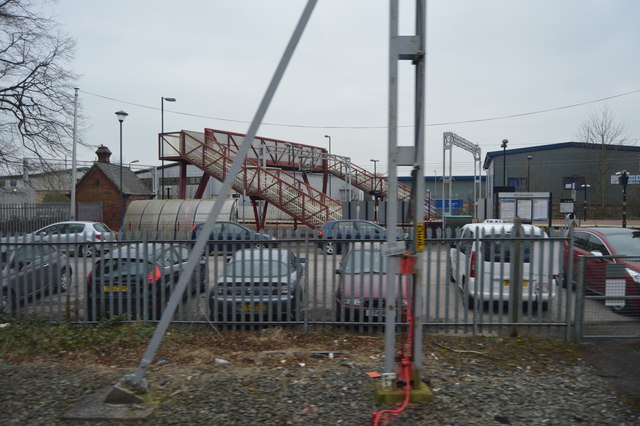 Stone Station © N Chadwick cc-by-sa/2.0 :: Geograph Britain and Ireland