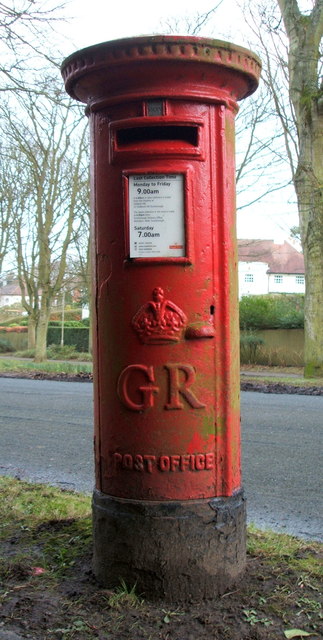 George V postbox on Weaponness Park, Scarborough