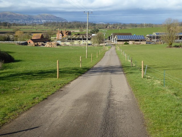 Farm drive to Ryall's Court Farm