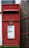 TA0881 : Close up, Elizabeth II postbox on Main Street, Gristhorpe by JThomas