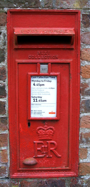 Close up, Elizabeth II postbox on Green Lane, Lebberston