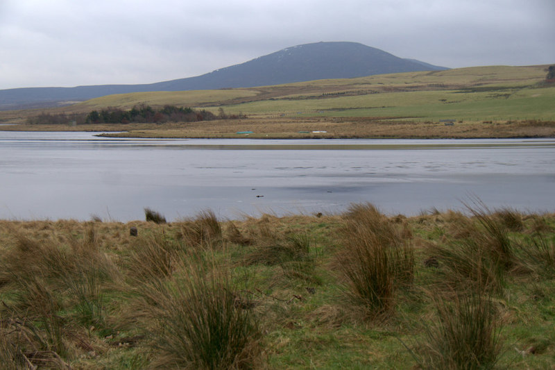 Harperrig Reservoir © Mike Pennington cc-by-sa/2.0 :: Geograph Britain ...