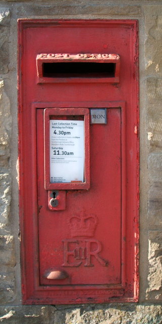 Elizabeth II postbox on High Street, Cloughton