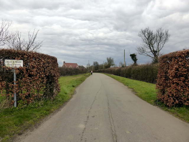 Entrance to New and Manor End Farms, Radwell Road