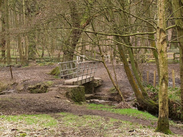 Footbridge over the Tyersal Beck