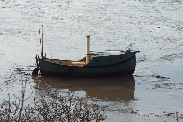 Steam boat moored on the River Stour