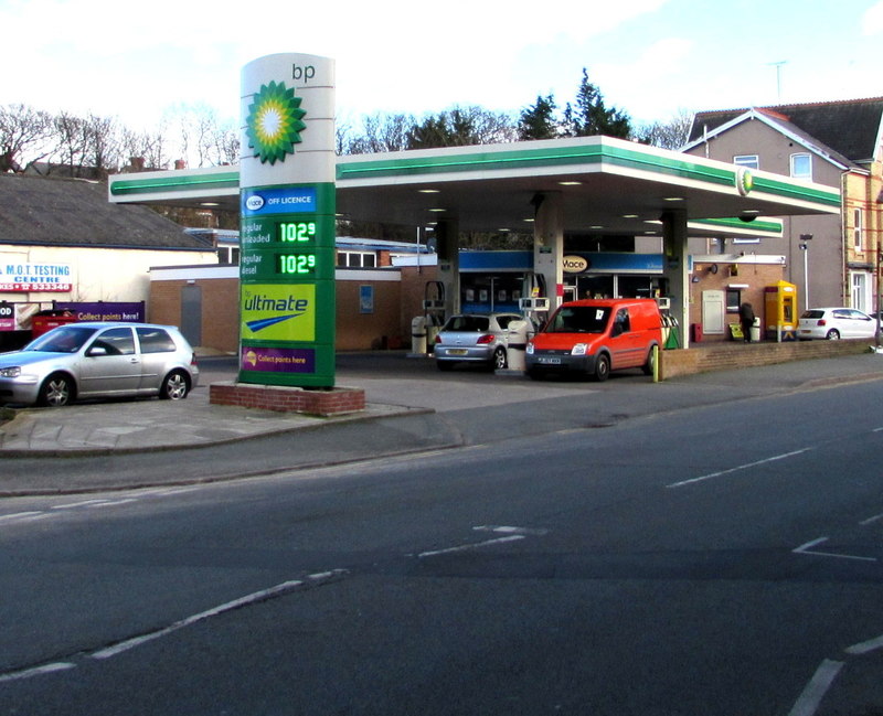 Dingle Hill Service Station, Colwyn Bay © Jaggery cc-by-sa/2.0 ...