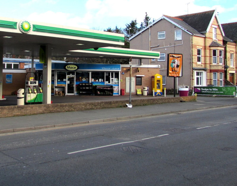 Mace shop, Abergele Road, Colwyn Bay © Jaggery cc-by-sa/2.0 :: Geograph ...