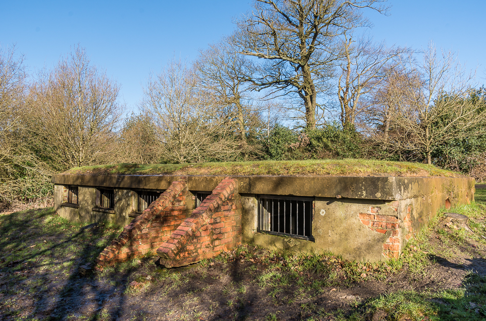 Bunker, Reigate Hill © Ian Capper cc-by-sa/2.0 :: Geograph Britain and ...