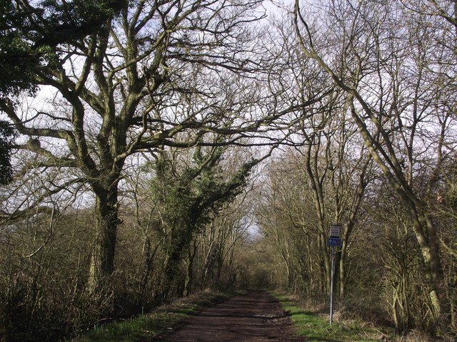 National Cycle Route 51, the Midshires... © Tim Glover cc-by-sa/2.0 ...