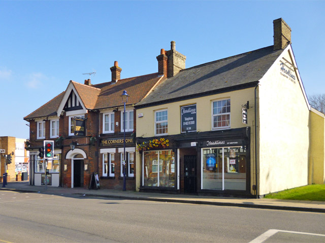 The Cornerstone and Headlines, Shefford © Robin Webster cc-by-sa/2.0 ...