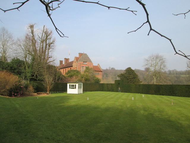 Chartwell  from  the  croquet  lawn