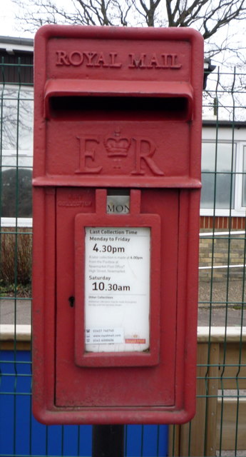 Close up, Elizabeth II postbox on Station Road, Kennett