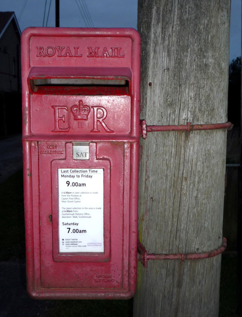 Elizabeth II postbox on Main Street, Cayton