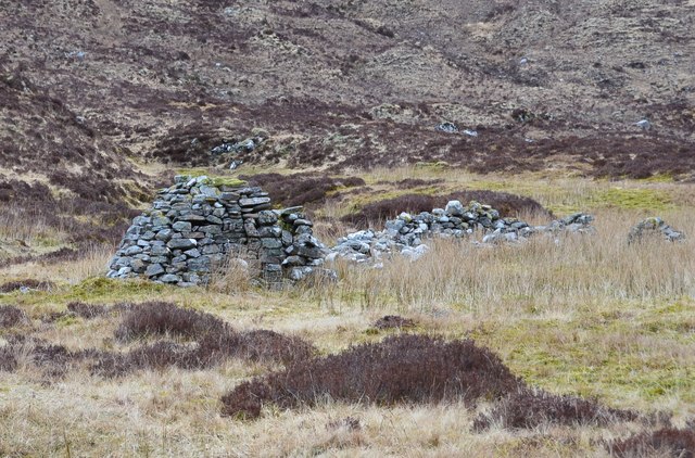 Ruins in Coire Dhuinnid © Jim Barton :: Geograph Britain and Ireland