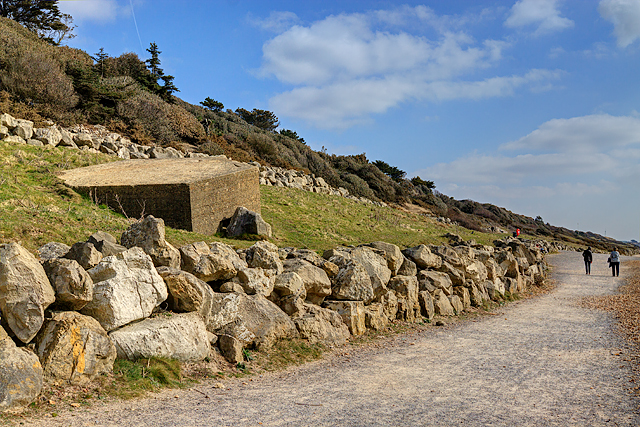 WWII coastal defences of SW Hampshire today - Highcliffe pillbox (1)