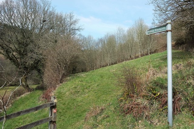 Footpath, Herodsfoot © Derek Harper cc-by-sa/2.0 :: Geograph Britain ...