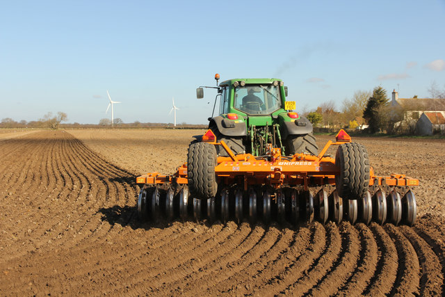 disc-harrowing-richard-croft-cc-by-sa-2-0-geograph-britain-and-ireland