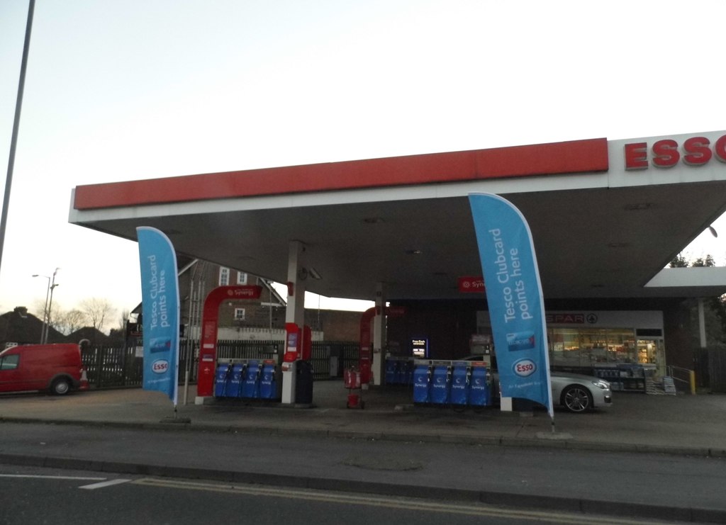 esso-garage-on-new-road-booker-david-howard-cc-by-sa-2-0-geograph