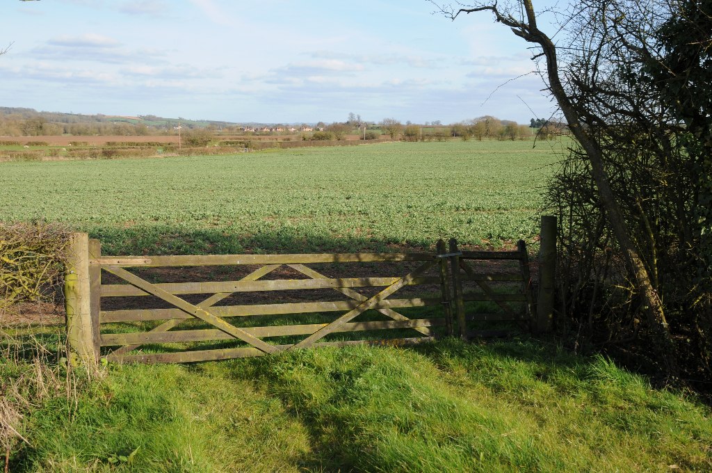 Field gateway © Philip Halling cc-by-sa/2.0 :: Geograph Britain and Ireland