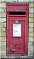 Close up, Elizabeth II postbox, Apsley End