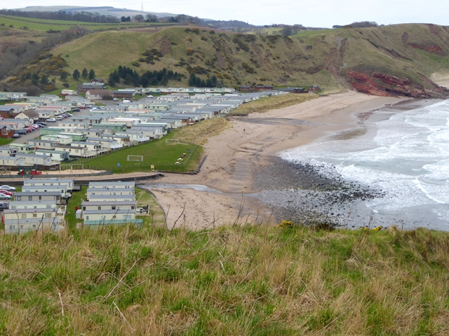 Pease Bay © Oliver Dixon cc-by-sa/2.0 :: Geograph Britain and Ireland