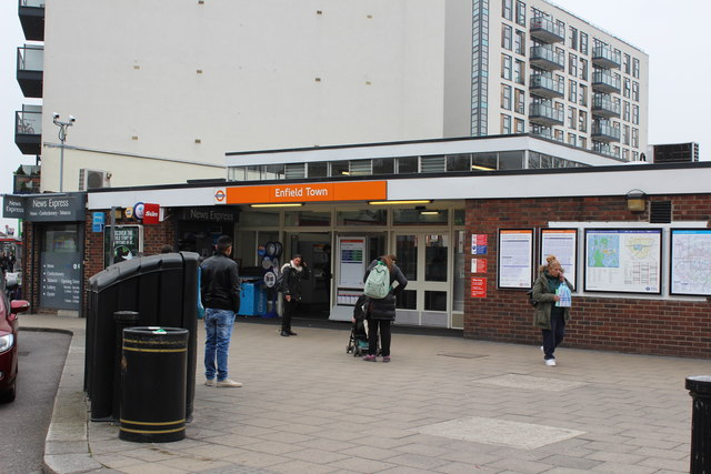 Enfield Town station © Dr Neil Clifton cc-by-sa/2.0 :: Geograph Britain ...