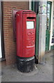 Elizabeth II postbox outside Barton-le-Clay Post Office