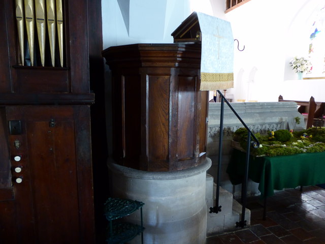 St James, Eastbury: pulpit