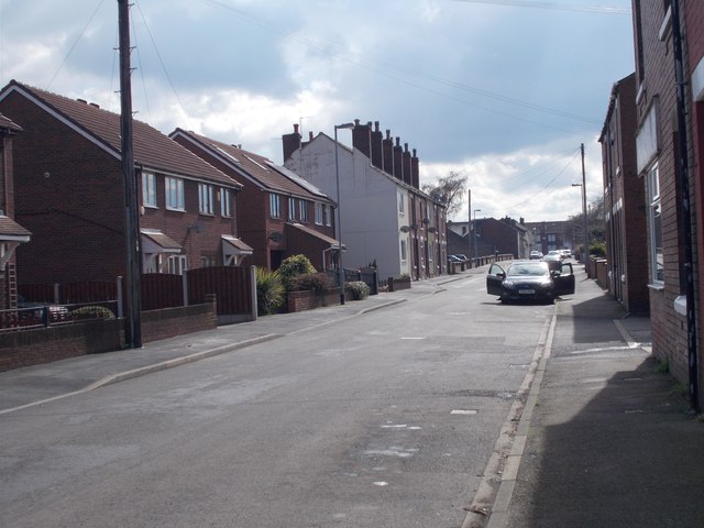 Benson Lane - looking towards Castleford... © Betty Longbottom cc-by-sa ...