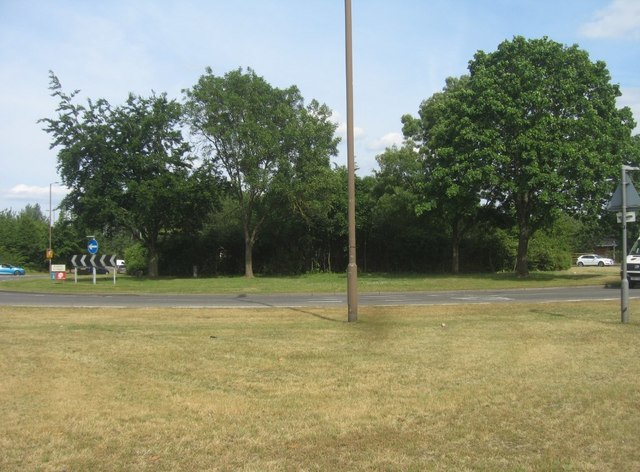 Farnborough Gate roundabout © Logomachy cc-by-sa/2.0 :: Geograph ...