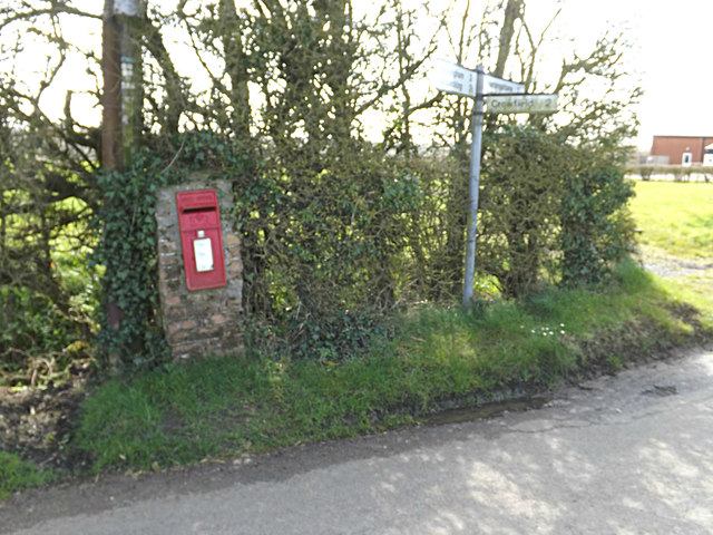 Gosbeck Road Postbox & Roadsign