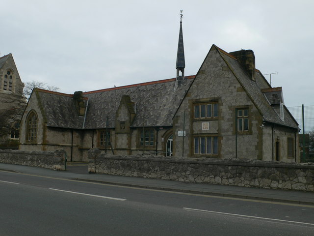 Old school building on Towyn Road © Eirian Evans cc-by-sa/2.0 ...