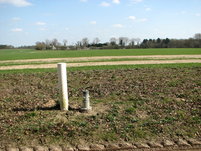 Irrigation point in field west of Town... © Evelyn Simak cc-by-sa/2.0 ...