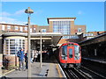 Rayners Lane tube station - platforms