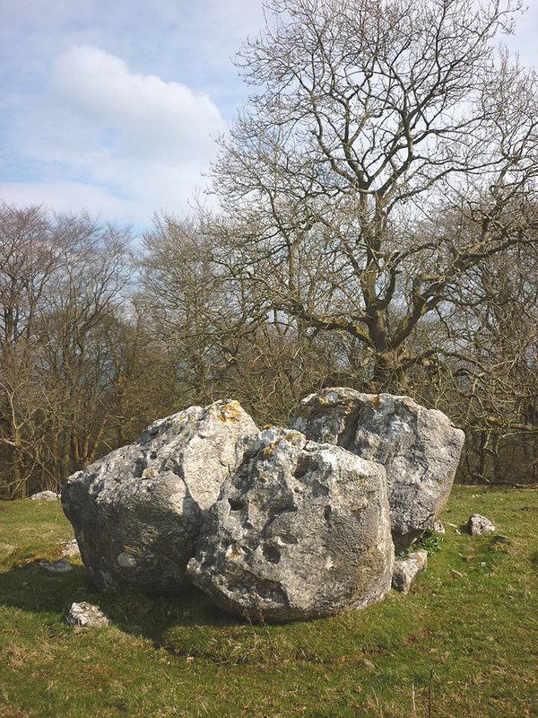 Split boulder, Summerhouse Hill © Karl and Ali cc-by-sa/2.0 :: Geograph ...