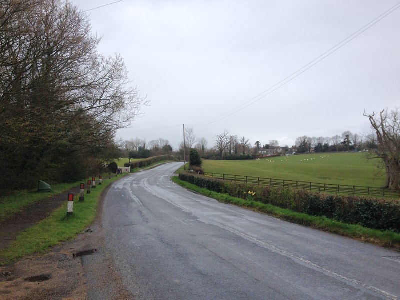 Iden Green Road, near Iden Green © Chris Whippet cc-by-sa/2.0 ...