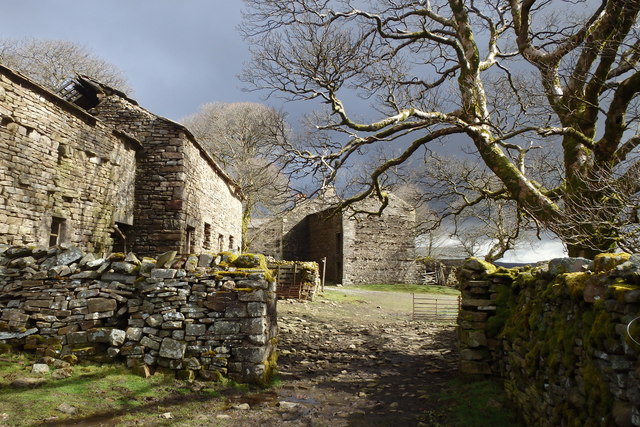 Cam Houses © Michael Graham :: Geograph Britain and Ireland