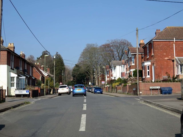 Church Road in Bishopstoke © Steve Daniels cc-by-sa/2.0 :: Geograph ...