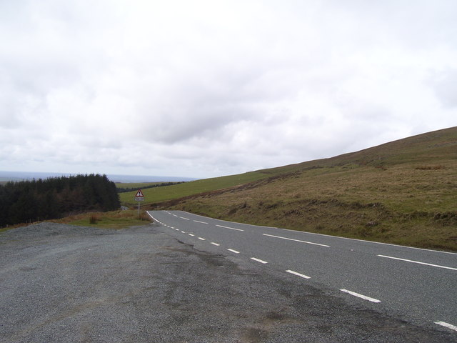 Road near Mynydd-du-Commin