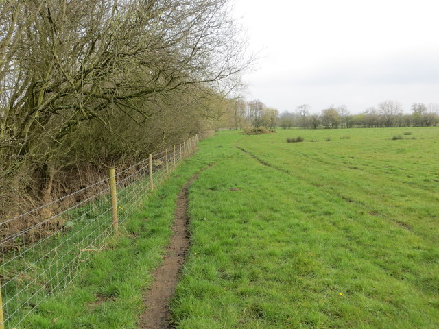 Field-side path use by the Centenary Way © Peter Wood cc-by-sa/2.0 ...