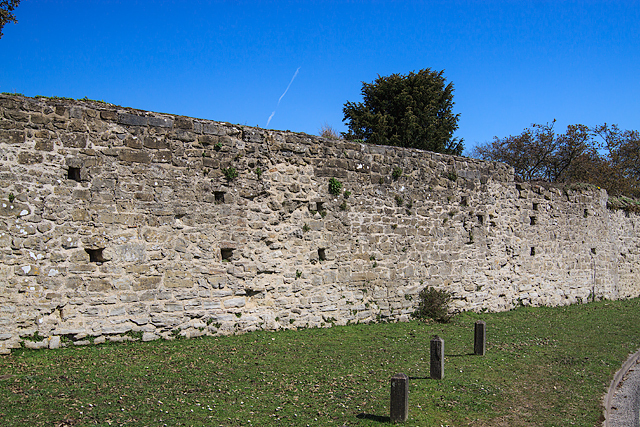 Beaulieu WWII anti-tank island: Palace House - loopholed wall (2)