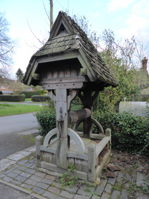 Rous Lench - well © Chris Allen :: Geograph Britain and Ireland