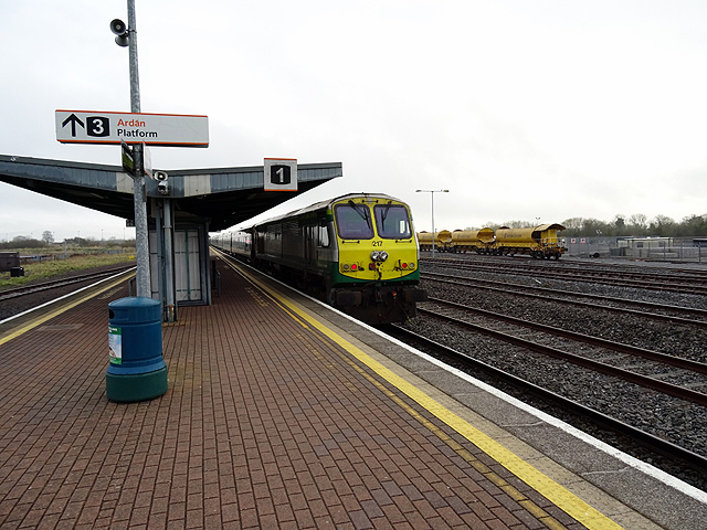 A train departing from Limerick Junction