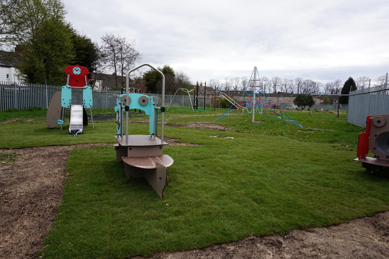 Children's Playground on Wellstead... © Ian S cc-by-sa/2.0 :: Geograph ...