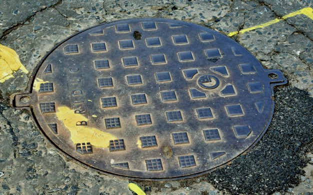 Briduc manhole cover, Comber - April 2016(1)