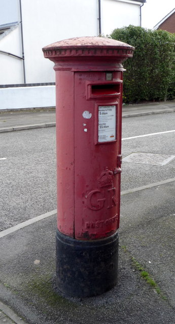 George V postbox on Station Road, Hatton
