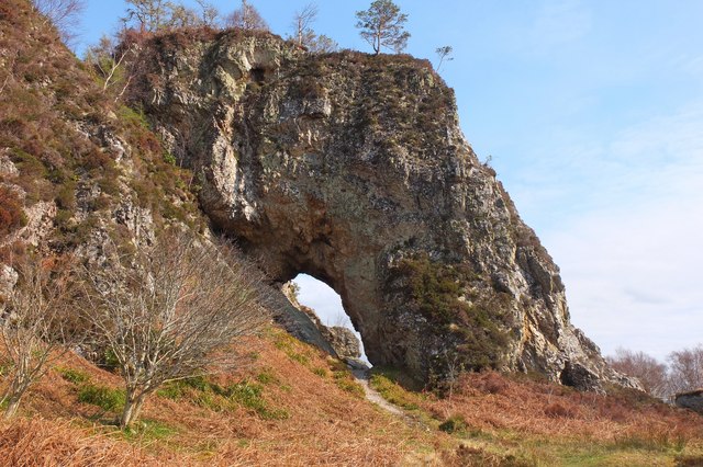 Rock arch, Clach Tholl